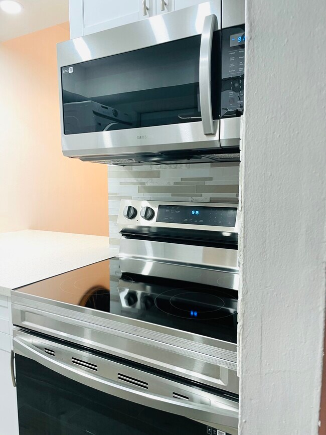 Building Photo - 7911 SW 10th St