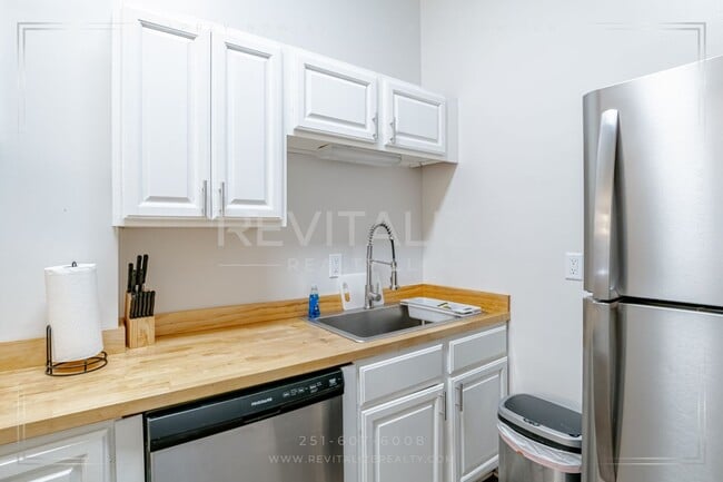 Building Photo - 163 State St