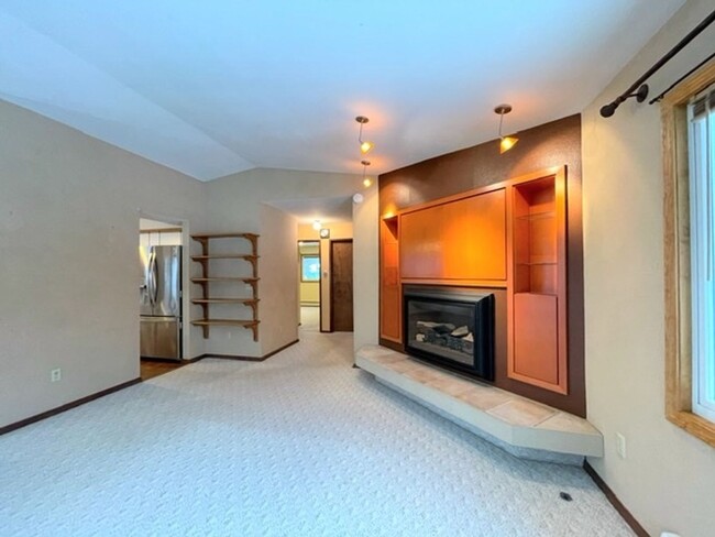 Building Photo - East Anchorage Four Bedroom Home with Bonu...