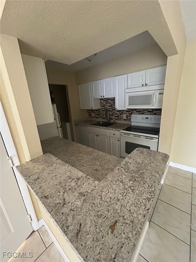 Building Photo - 2845 Winkler Ave