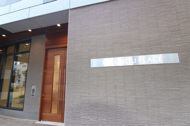 Building Photo - 555 S King St