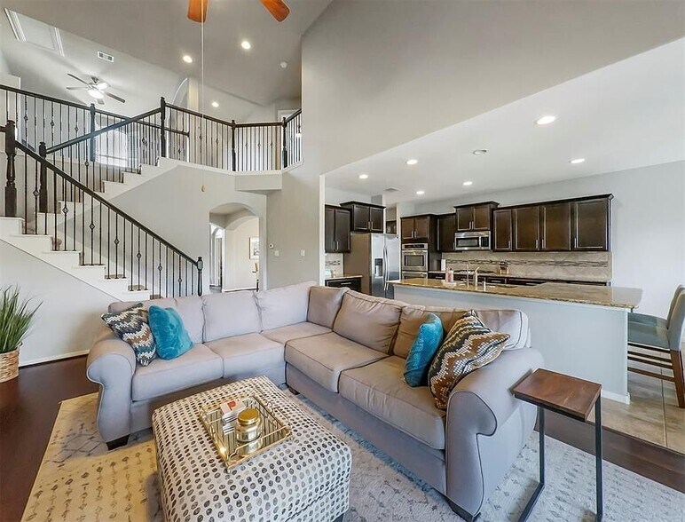 Building Photo - 28710 Brownwood Lake Dr