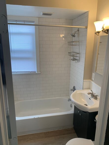 Newly remodeled bathroom - 2805 Grand Ave S