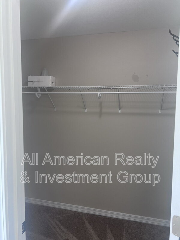 Building Photo - 426 Eisenhower Dr