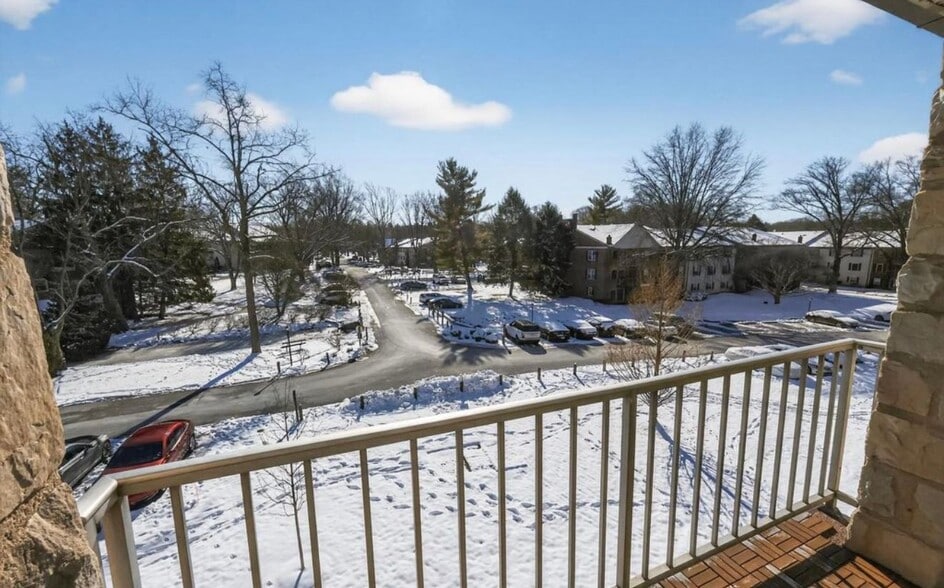 Building Photo - 419 Drummers Ln