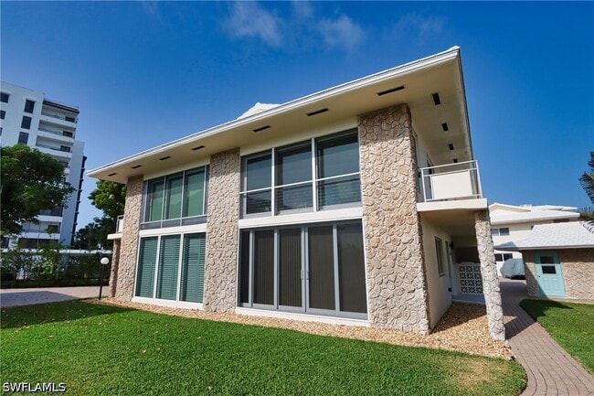 Building Photo - 2500 Gulf Shore Blvd N