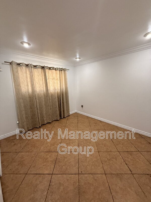 Building Photo - 98 E Palomar St