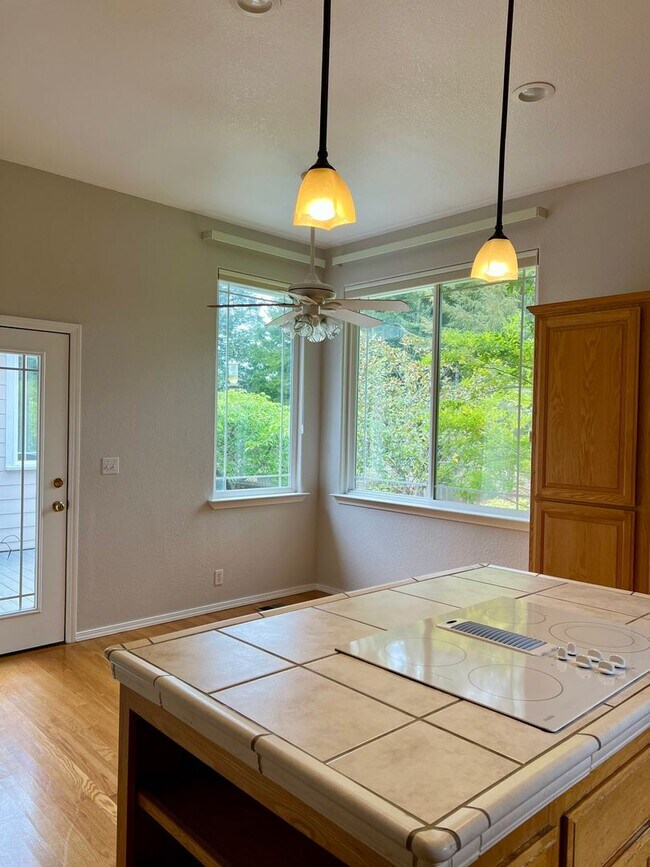 Building Photo - Spacious, Well-Appointed home in a Highly Desirable Location!