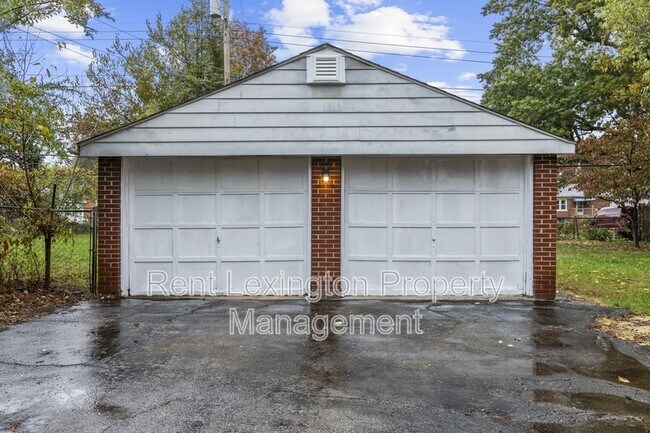 Building Photo - 265 Zandale Dr