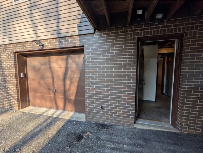 Building Photo - 3792 Baumberger Rd