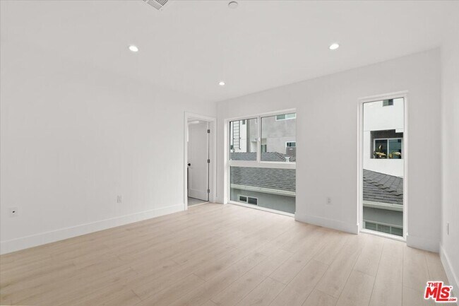 Building Photo - 4922 S Centinela Ave