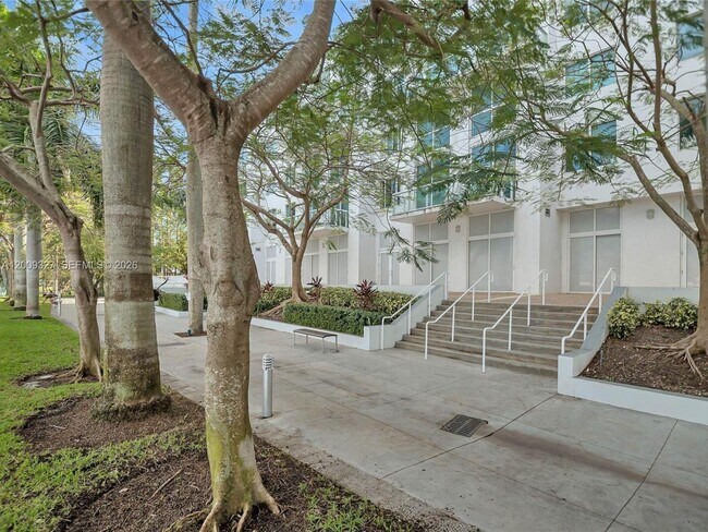 Building Photo - 1861 NW S River Dr