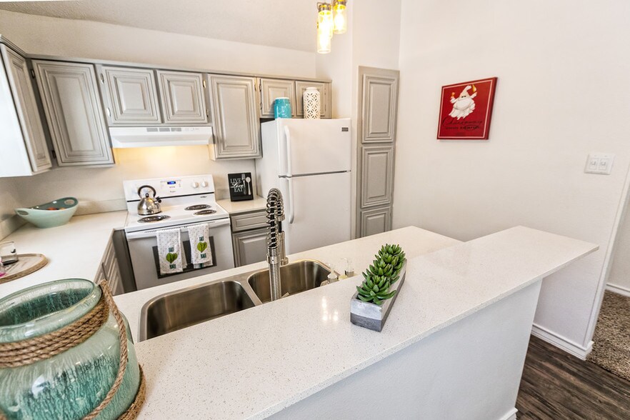 Algarita Lakeside San Antonio, TX Apartment Finder