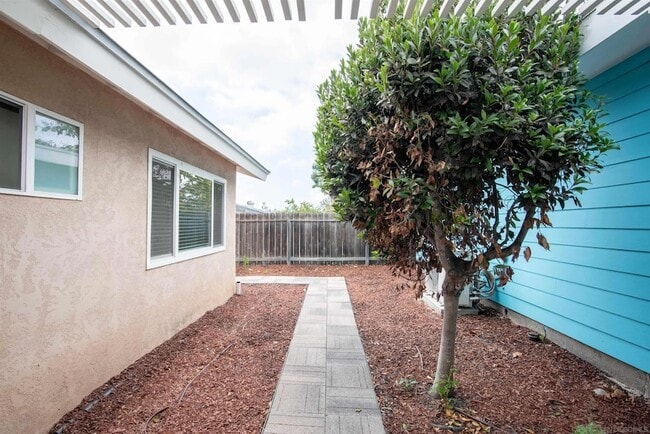 Building Photo - 4632 Finsen Ave