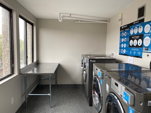Building Photo - 1731 Beacon St