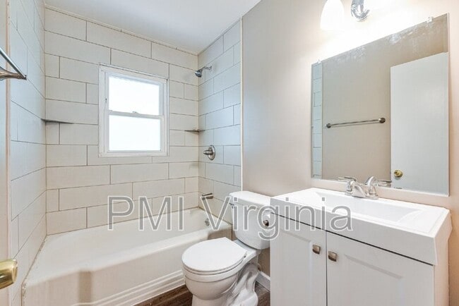 Building Photo - 3528 Bessie St
