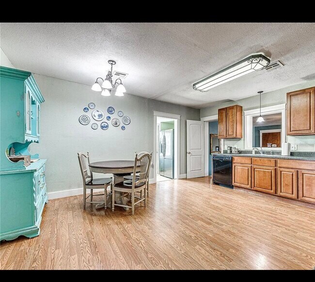 Building Photo - 1150 60th Ave NE