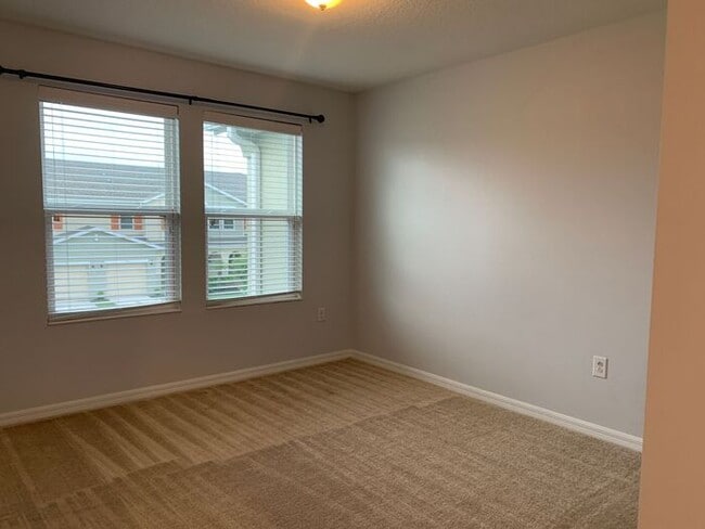 Building Photo - 4 Bedroom Gated Community Compass Bay