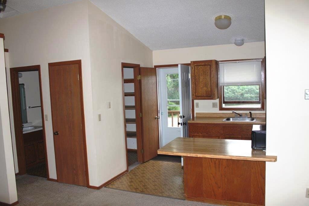 Building Photo - 1624 Greeley St S