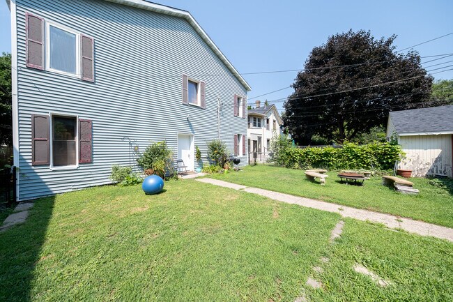 Building Photo - 1417 6th St NE