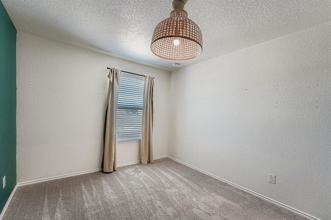 Building Photo - 5104 Lazy Ct Dr
