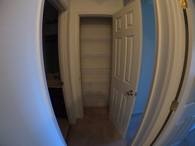 Building Photo - 2121 Quail Hollow Dr