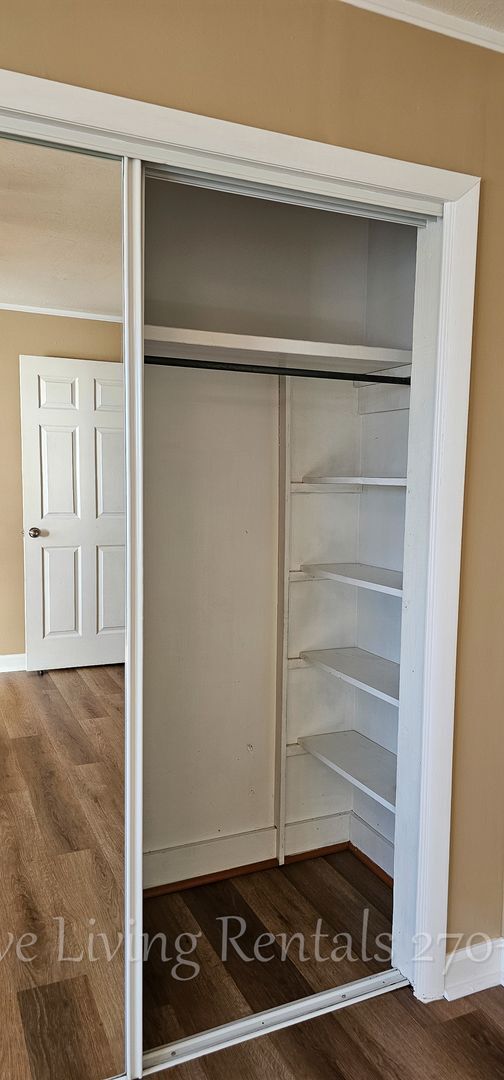 Building Photo - Cozy home with a stunning view!