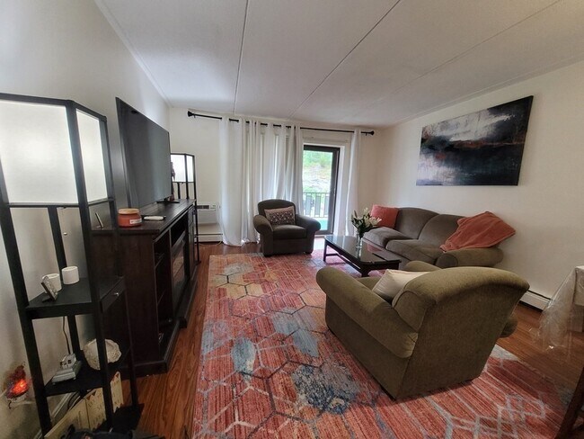 Building Photo - 80 N Warren St