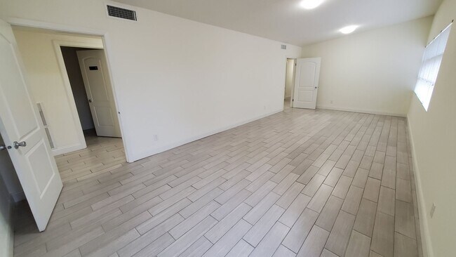 Building Photo - Residential/Office