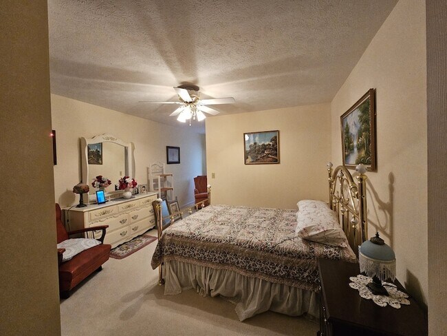 Building Photo - 1876 S Mt Juliet Rd