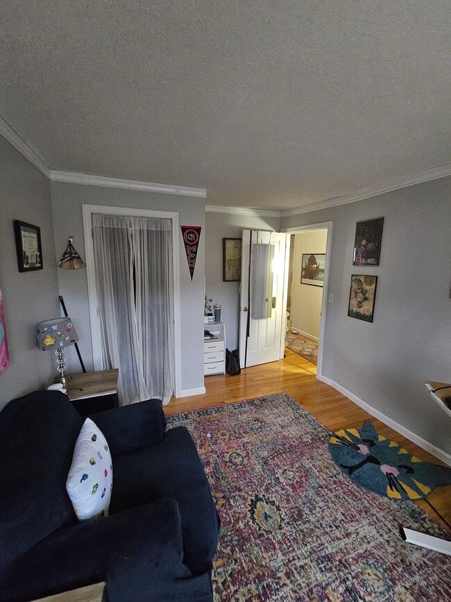Building Photo - Spacious Portland 3BD/1.5BA Townhouse w/Deck