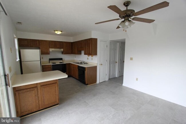 Building Photo - 160 Stadium Cir