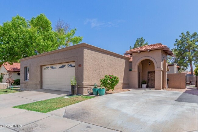 Building Photo - 321 E Aspen Way