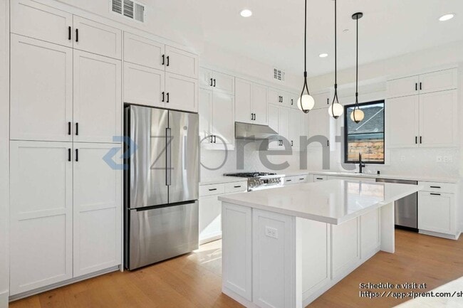 Building Photo - 1028 Brown Ave