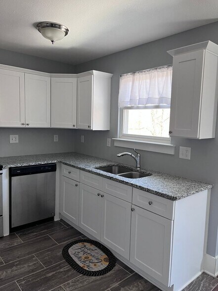 Building Photo - 509 Hickory Cir