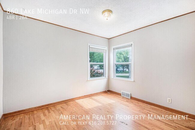 Building Photo - 860 Lake Michigan Dr NW