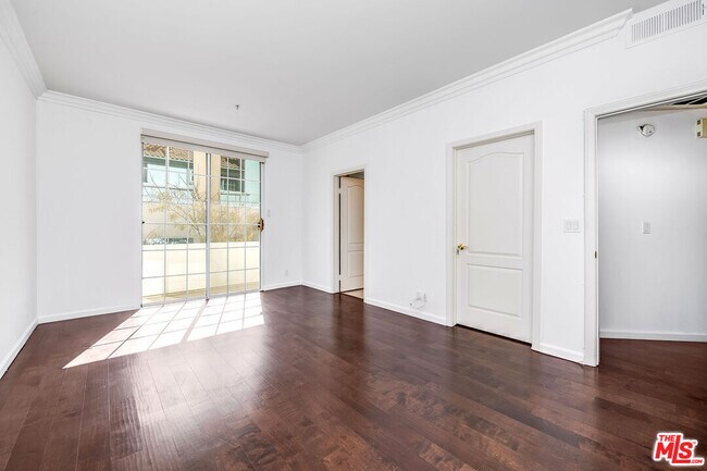 Building Photo - 10630 Eastborne Ave