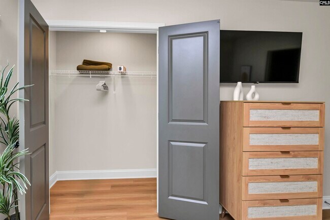 Building Photo - 816 Shull St