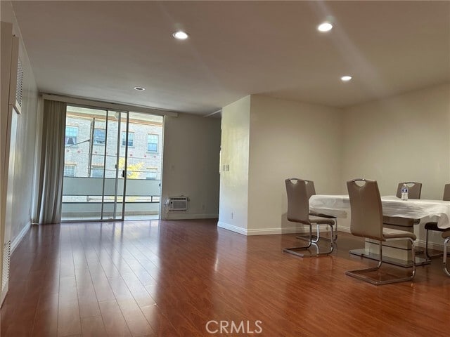 Building Photo - 360 S Kenmore Ave