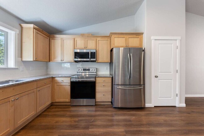 Building Photo - Spacious 4 bedroom home in Dayton