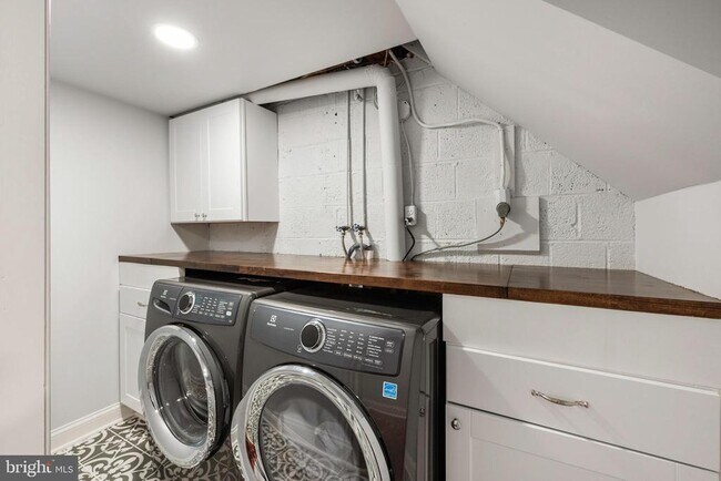 Building Photo - 822 S Royal St