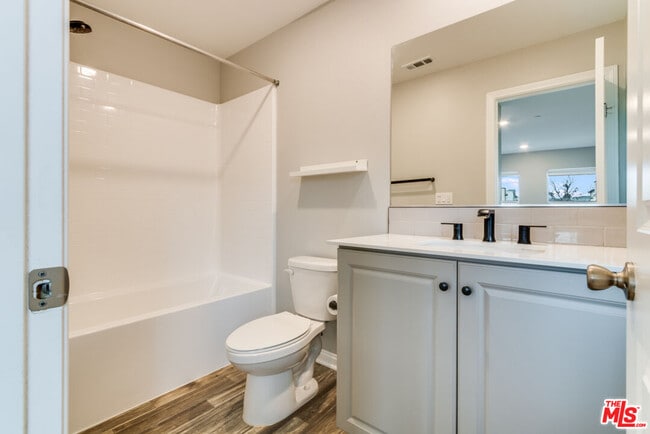 Building Photo - 713 Daniel Freeman Cir