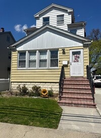Building Photo - 5 Sapir St