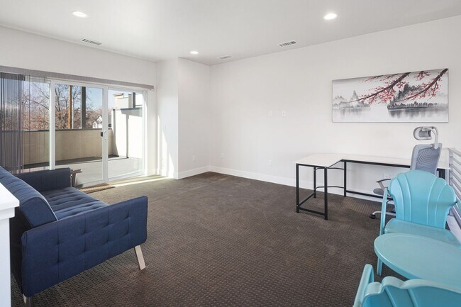 Building Photo - Downtown Executive Furnished Townhouse