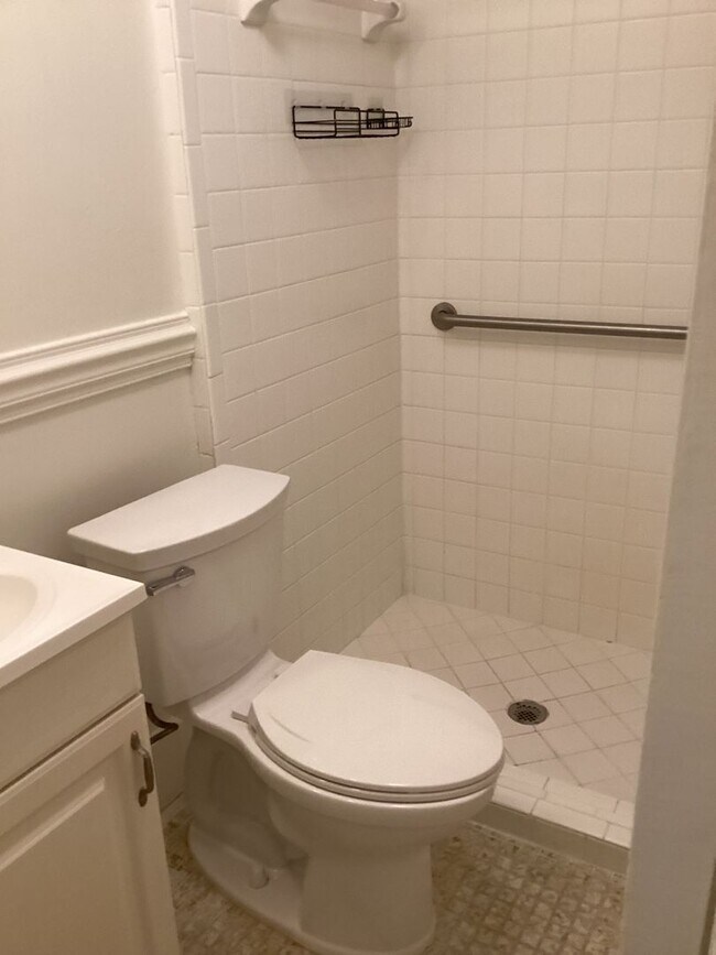 Building Photo - 431 Barnard St