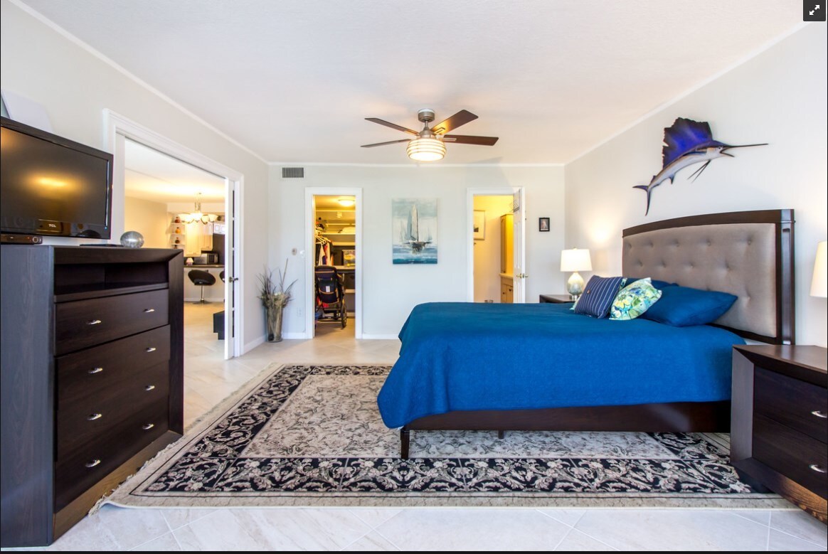 Building Photo - 3100 NE 49th St