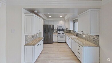 Building Photo - Beautiful 3Bd 2.5Ba Costa Mesa Townhome