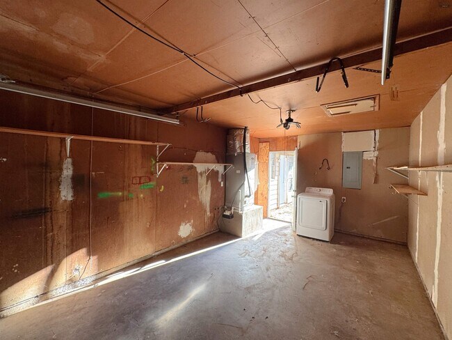 Building Photo - 1504 Red Fox Rd