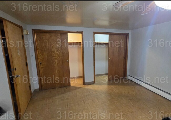 Building Photo - $525 - 1 bed 1 bath - Multi-Family