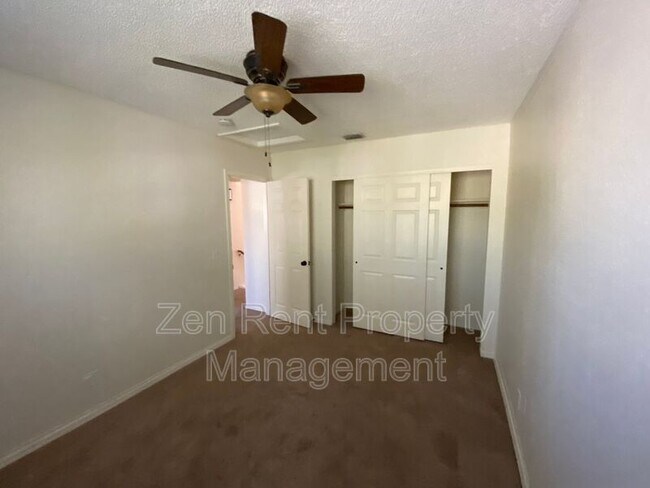 Building Photo - 921 S Val Vista Dr